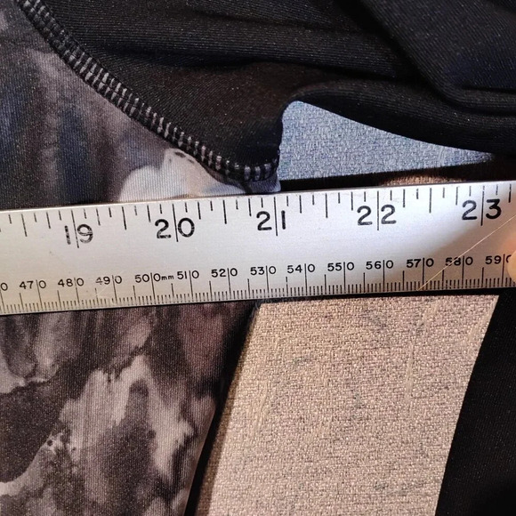 Mondetta Black & White Camo Long Sleeve Stretch Athletic Jacket in Size XL - Picture 12 of 13